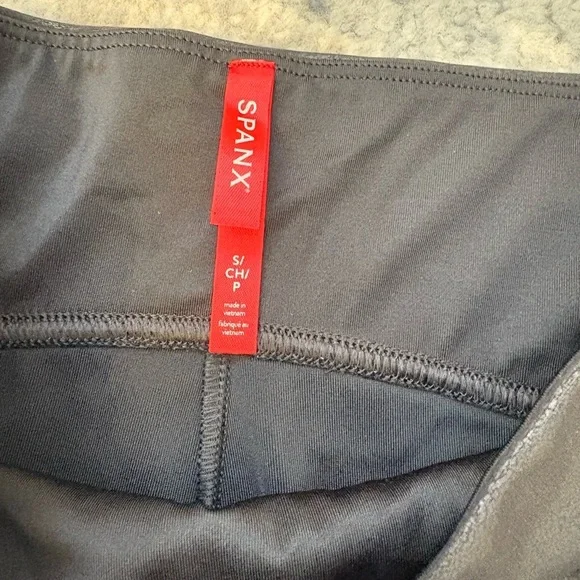 SPANX Moto Faux Leather Leggings, Black, Women’s Small - Picture 6 of 7
